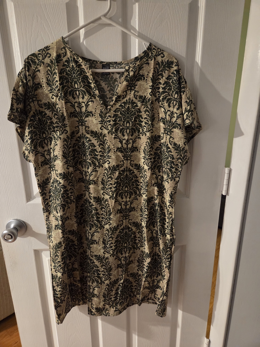 V-Neck Short Sleeve Tunic in Cream and Dark Green Damask